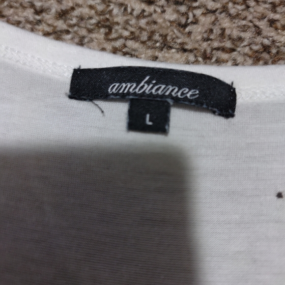 Cute top - Picture 2 of 3